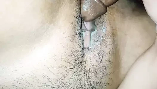 Hintli teyze genç oğlanla yakın çekim seks yapıyor