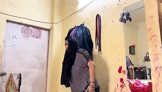 Hintli evli kadın kocasına gerçek Hintli çifte ıslak tükürük sakso çekiyor