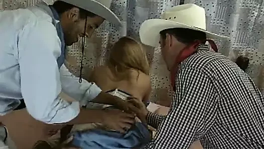 Milena alanes 3 adamla toplu seks yapıyor.