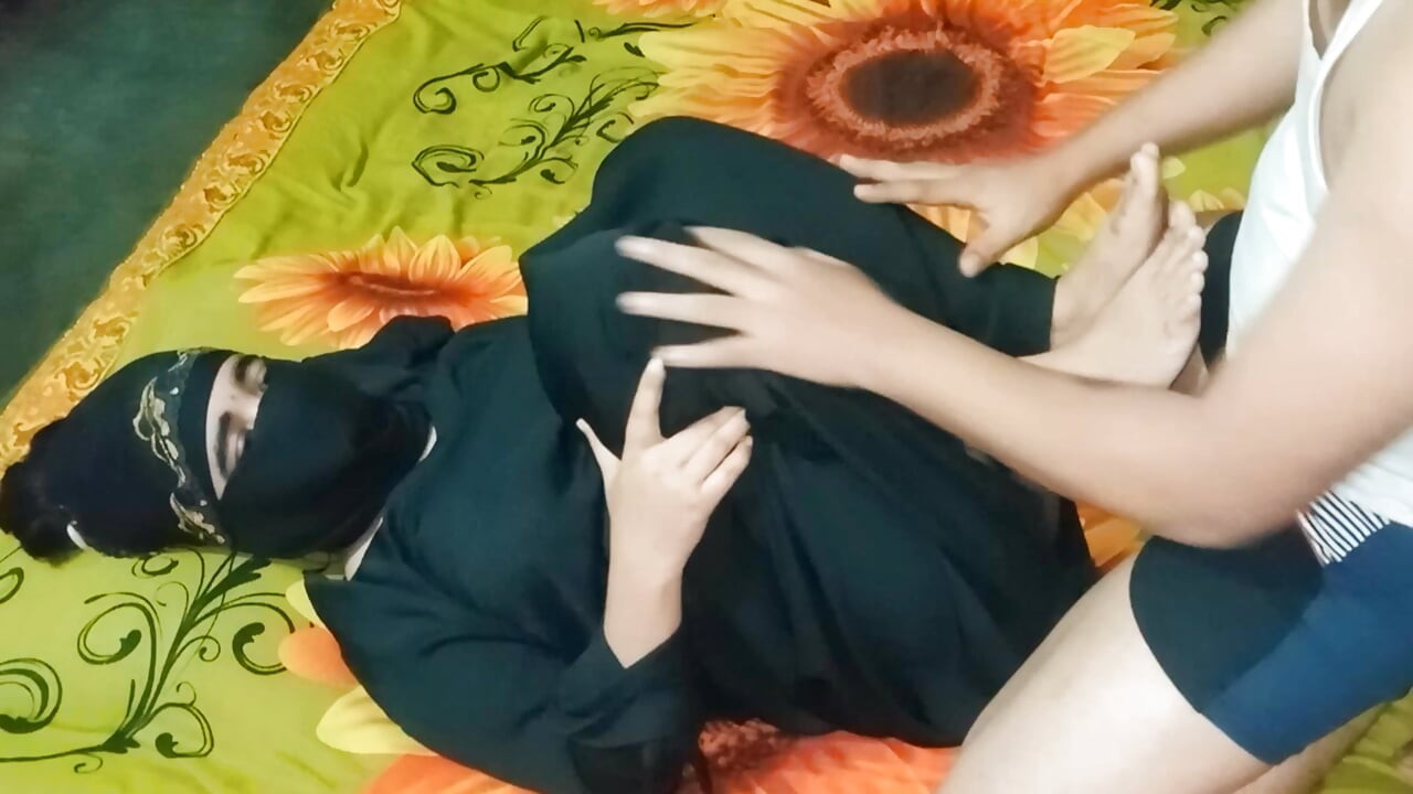 Burqa giyen tesettürlü kız seksle ilgileniyor
