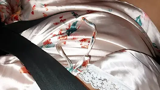 Üvey anne akşam üvey oğluyla yürüyüşe çıkıyor