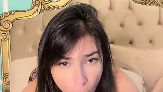 Emanuelly Raquel sert bir emiyor, bayılıyorum