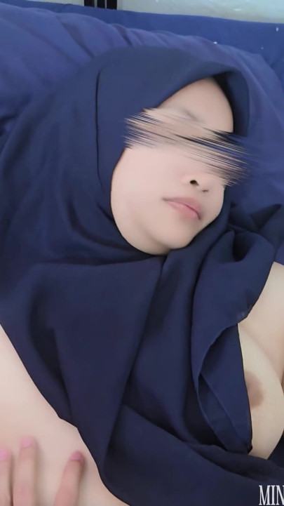 Azgın tesettürlü üvey teyze kalıyor, o orta yaşlı seksi kadın sikiliyor ve içine boşalıyor - minokiiko | Klip 1