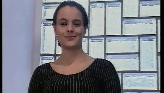 Pembe dildo ateşli Alman bebeği mutlu ediyor