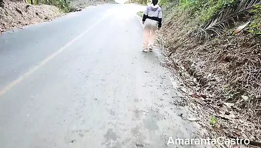 Meçhul kız sert sikişmeyi kabul ediyor