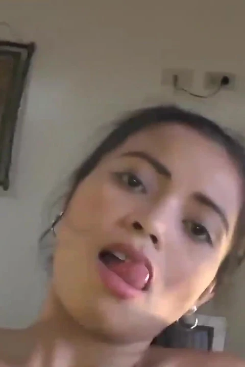 Asiansexdiary doğal pinay güzellik büyük yabancı yarağı deniyor