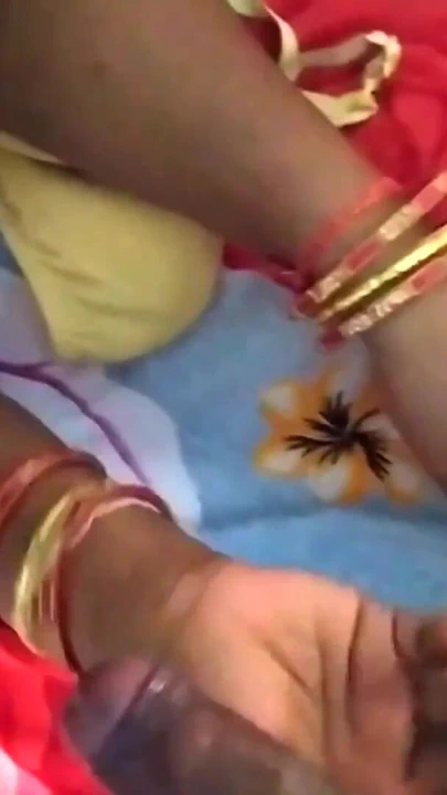 "Patron ofisteki kızı evde sikiyor - Hintli seks videosu" dan muhteşem an