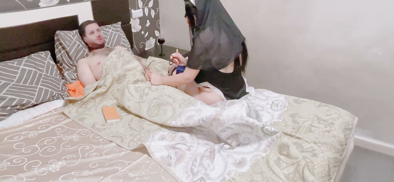 Azgın orta yaşlı seksi rahibe sürtük itiraf ediyor ve sikişiyor