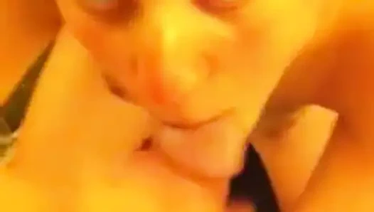 sevimli kız alır bir yüz