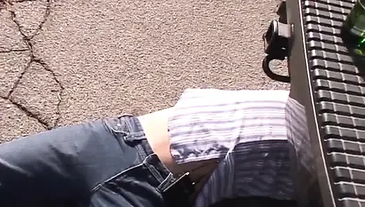 Çok edepsiz seksi kaltak anal seks için gırtlağına kadar alıyor ve domalıyor