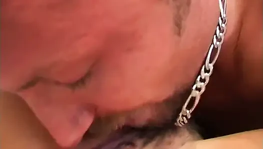 İtalyan amatör kız maskeli sikiliyor