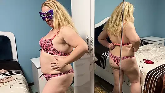 Zara yine iç çamaşırlı striptiz yapıyor