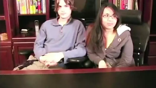 Çaresiz amatör döküm milf angie striptizci şeker genç olarak