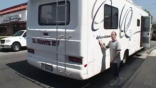 Yaramaz sürtük aynı anda iki yarakla oynamayı seviyor