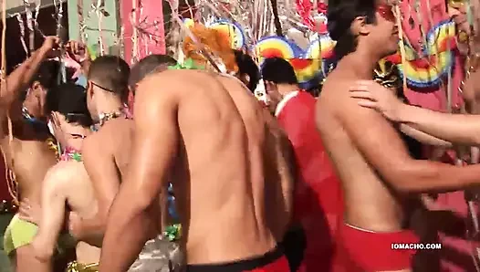 Latinler Juan ve Michel prezervatifsiz