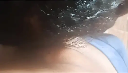 İnanan kadının koltuk altı ve büyük üzerine boşalıyor