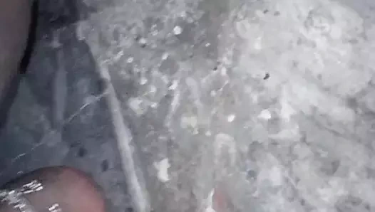 Desi kız pissing içinde toilet