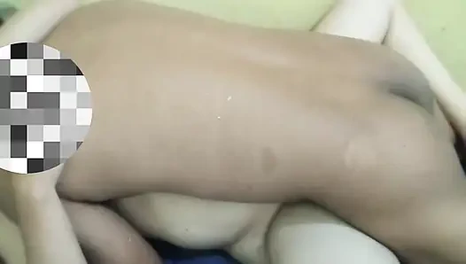 Lamiendo el coño de Angelina hasta que eyacula muchas veces