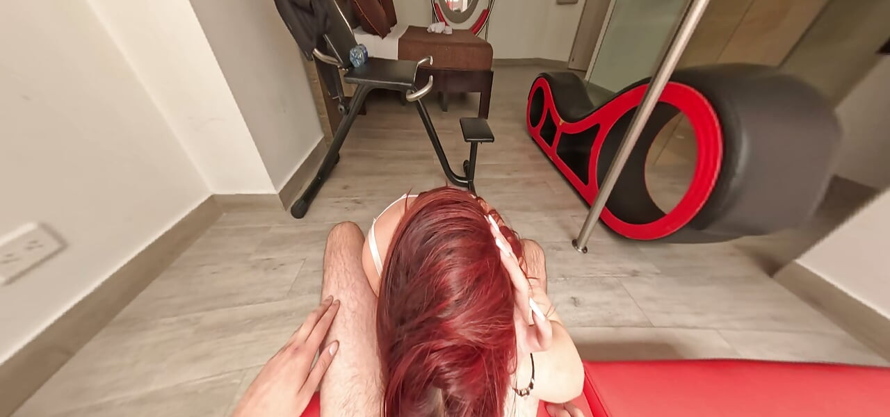 Azgın latin bakış açısı - 18 yaşındaki özel striptiz ve derin gırtlak sakso