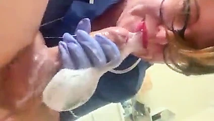 O benim horoz üzerinde boğulur ve kırlangıçlar benim cum