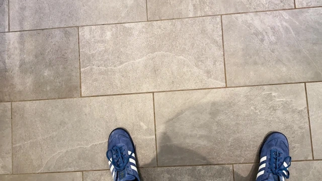 Arkadaşım yoğun bir süpermarkette mastürbasyonumu ve boşalmamı izledi