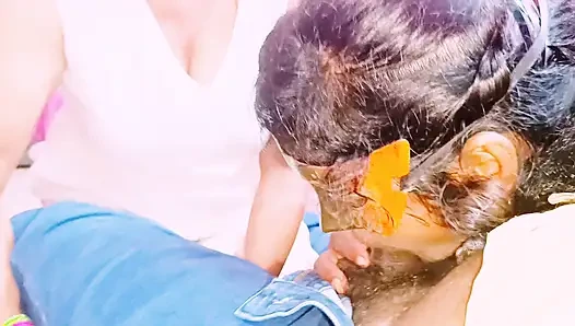 Desi Threesom üvey kız kardeşler oto şoförüyle sikişiyor. Telugu edepsizce konuşuyor.