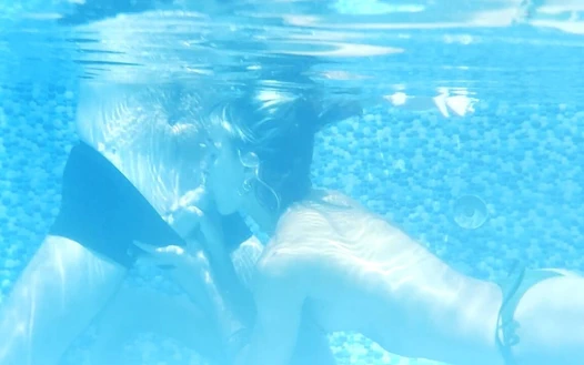 Havuzun içinde ve altında