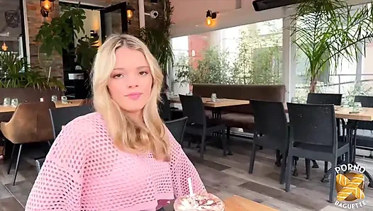 Güzel sarışın Jade götten sikiliyor!