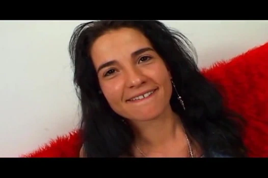 Edepsiz Fransız kaltak götünde büyük yarağın tadını çıkarıyor