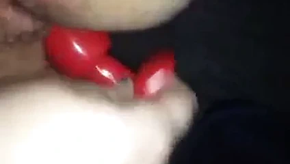 kırmızı popo fişi