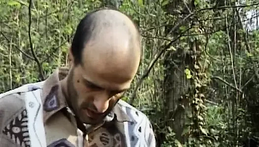 Ormanda birkaç sürtük ve azgın bir transeksüelle ateşli Fransız grup seks partisi