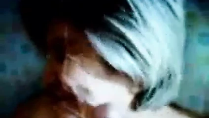 Büyükanne arkadaşım sikimi emiyor! yüzüne boşalmak! amatör!