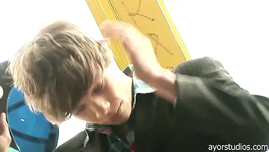 Justin Boyle yeni bir adamla prezervatifsiz sikişiyor