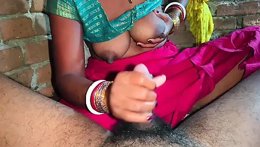 Indian desi village Suman bhabhi ne bhaiya ke lund pe boobs se doodh nikal kar muth mari aur apne chut me kala lund se chudai karwayi