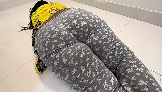 Tamil büyük götlü 19 yaşındaki seksi üvey kız kardeş odasında dinlenirken Pencaplı üvey erkek kardeş tarafından sikiliyor - anal boşalma