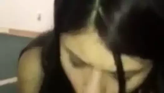 Mulher safada levando gozada na cara