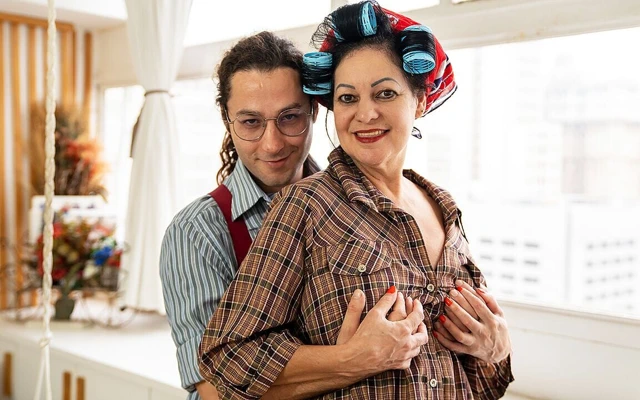 Olgun üvey anne ile ilk anal