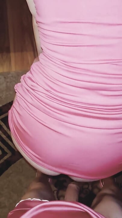 Pembe Elbiseli Biseksüel Çift