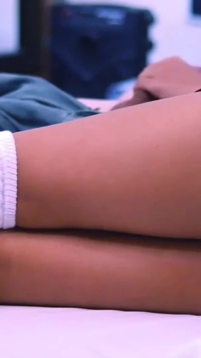 The daring neighbor clamoring for the pizza delivery man's dick at her house | Clip 1