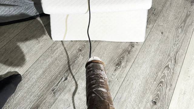 Askılı iç çamaşırıyla kabarcık gibi götü olan femboy orgazma kadar sikiliyor