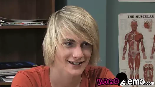 Twink deviant darbeler önce göt vurma itibaren eşcinsel öğrenci