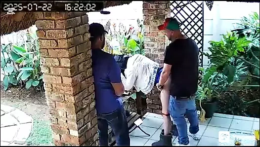 Cc tv kamerası ben işteyken karımı en iyi iki arkadaşımla sikişirken yakaladı