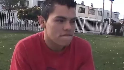 ince latino twink eğilir ve alır ezilmiş köpek stili