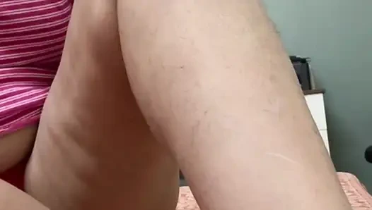 Hintli üvey anne tıraş oluyor ve kıllı amını ağdalıyor