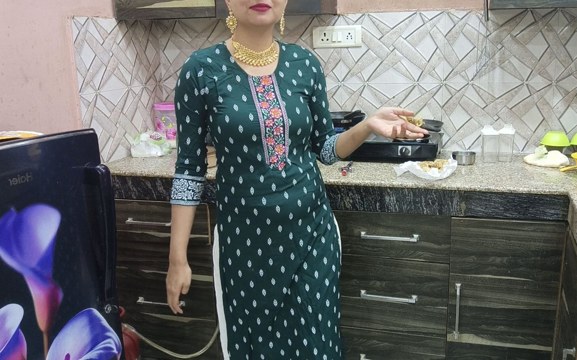Hintli pencaplı üvey anne pat yeni desi chudai tam gaaliyan pencap tam hd desi sardarni üvey anne mutfakta sikiliyor