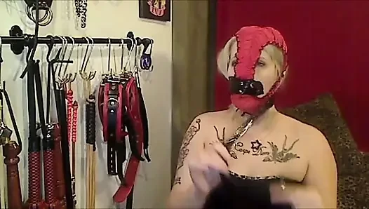 Külot ağzı tıkalı dominatrix! (Bölüm 1/ 2)