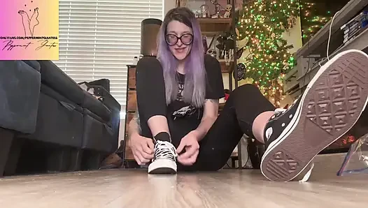 67 dev 16 feet boyut 14 converse