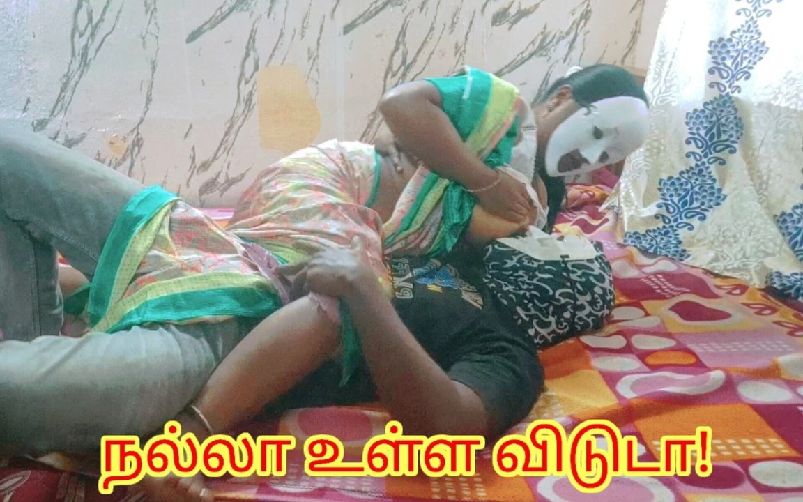 Yalnız azgın üvey anne üvey oğlu tarafından baştan çıkarılıyor