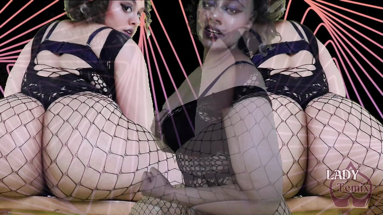 Succubus büyüleyici bir anlaşma ile yaklaşıyor