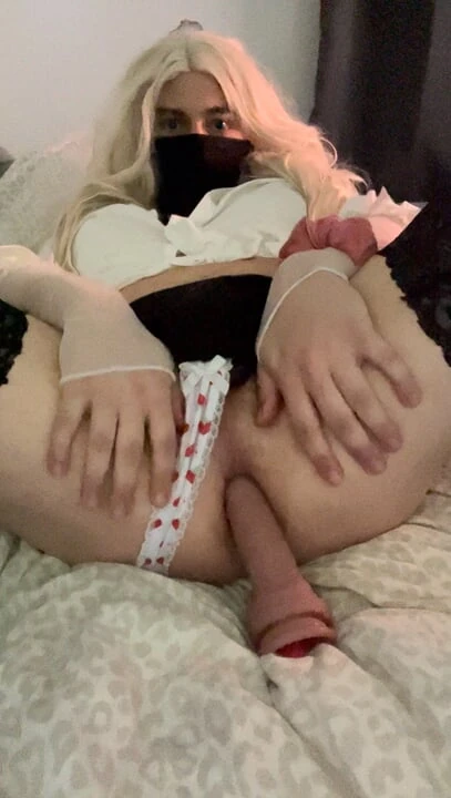 Анальная тренировка блондинки-бимбо